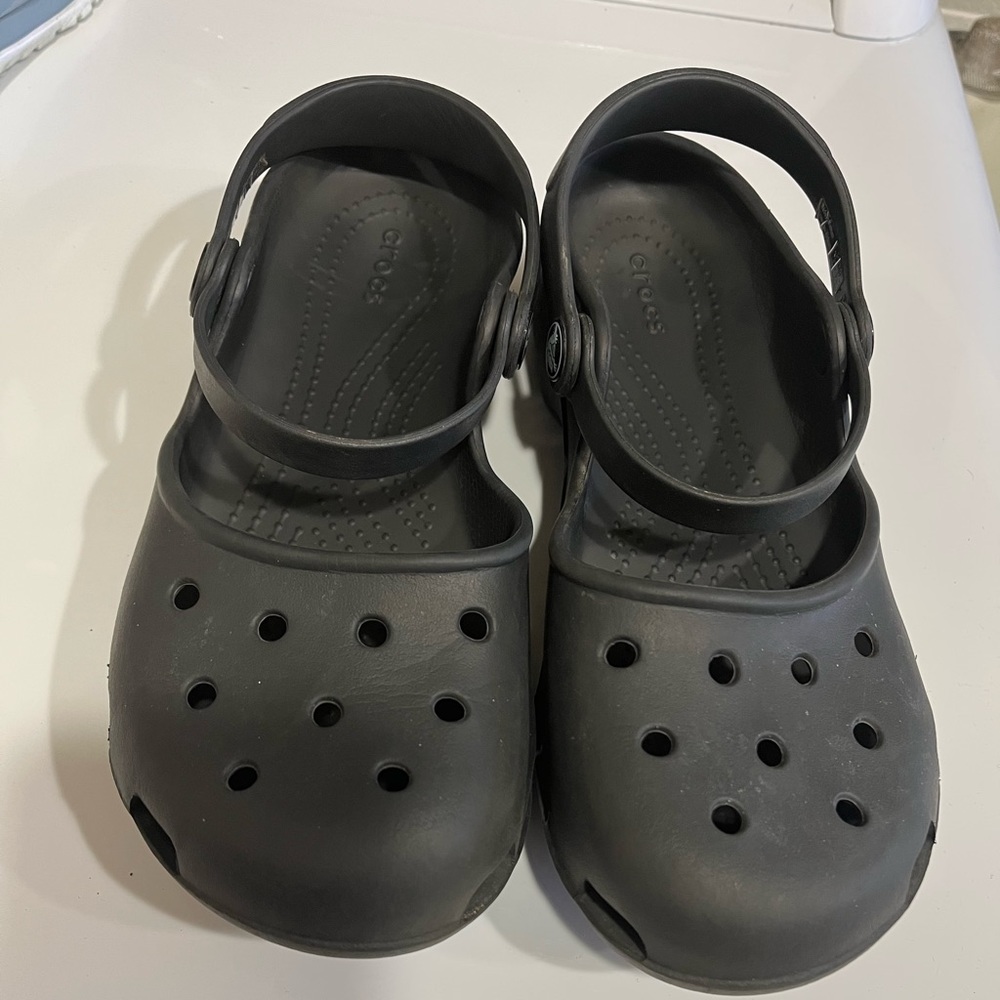 Black Crocs size 7
